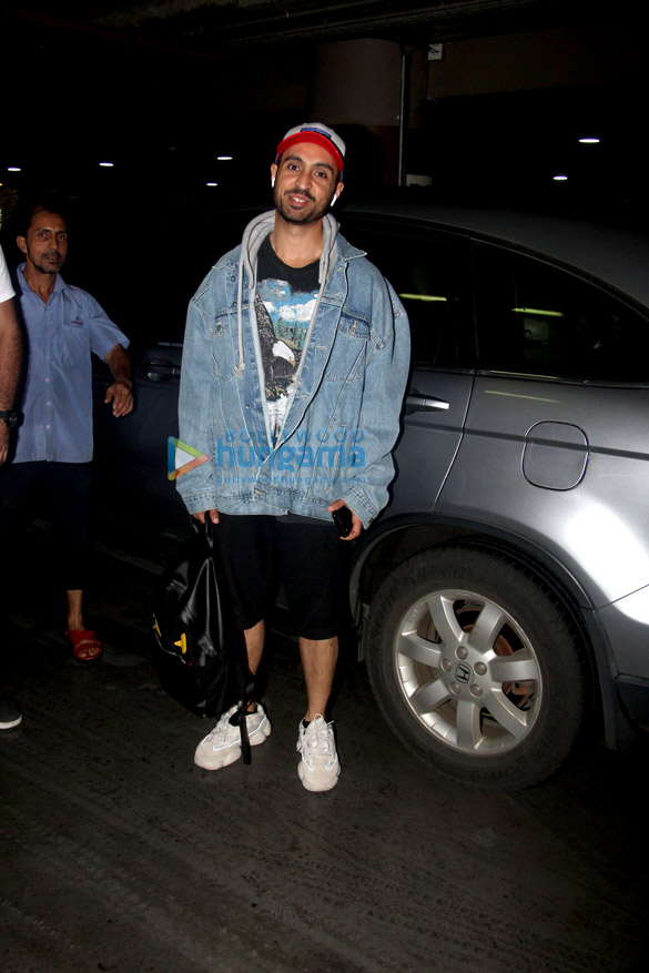 kartik aaryan diljit dosanjh and others snapped at the airport 5
