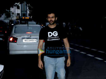 Kartik Aaryan spotted in Juhu