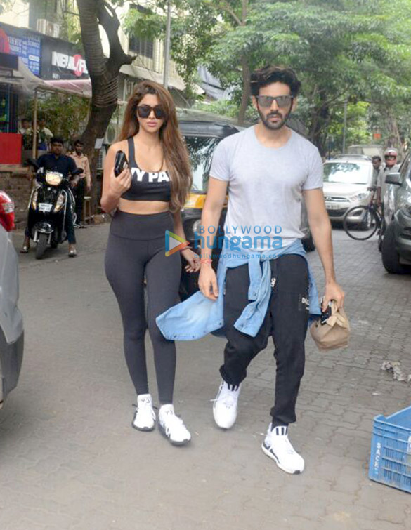 Kartik Aaryan spotted with girlfriend Dimple Sharma at Bandra Dimple