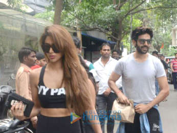 Kartik Aaryan spotted with girlfriend Dimple Sharma at Bandra