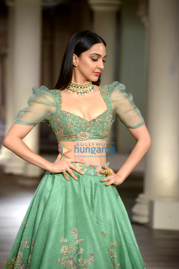 kiara advani walks for shyamal bhumika at india couture week 2018 day 4 2