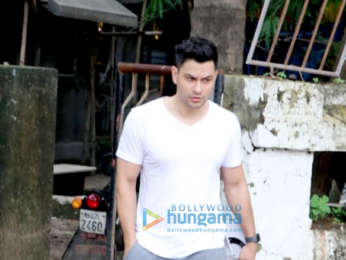 Kunal Khemu snapped at Kromakay salon in Juhu