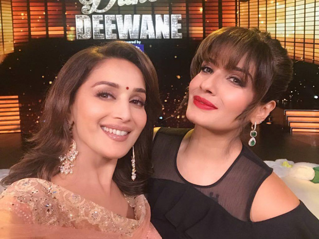 Madhuri Dixit caught up with fellow 90s superstar Raveena Tandon and the  rest is history (watch video) 90 : Bollywood News - Bollywood Hungama