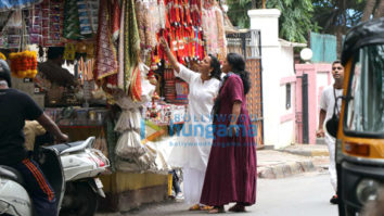 Mugdha Godse snapped while buying Rakhi in Juhu
