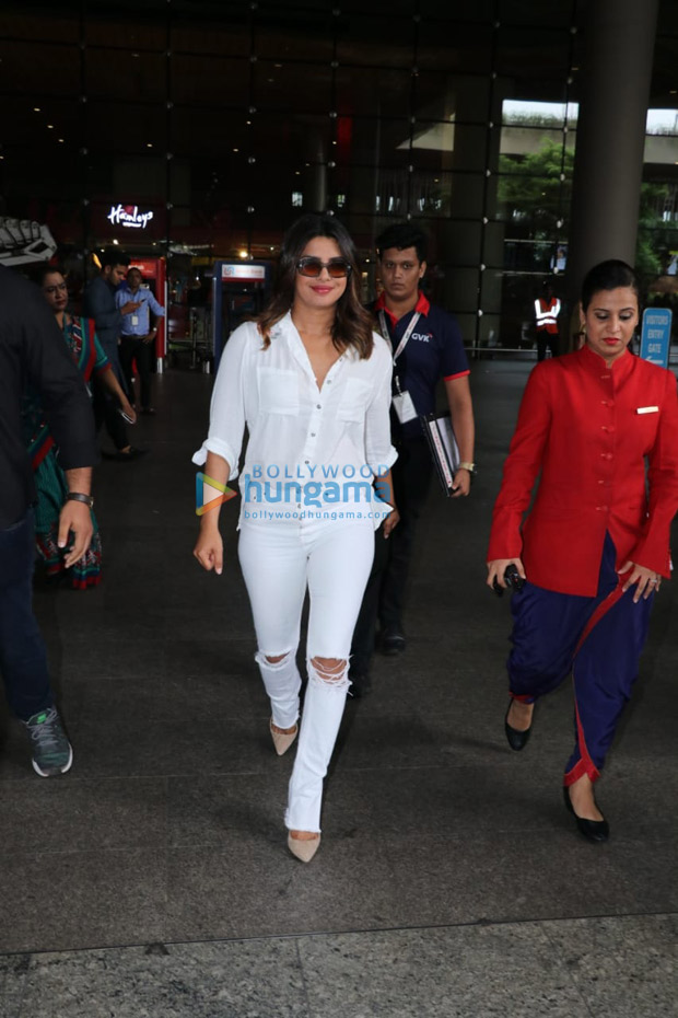 Priyanka Chopra ARRIVES in India sans boyfriend Nick Jonas (see pictures) Priyanka Chopra ARRIVES in India sans boyfriend Nick Jonas (see pictures)