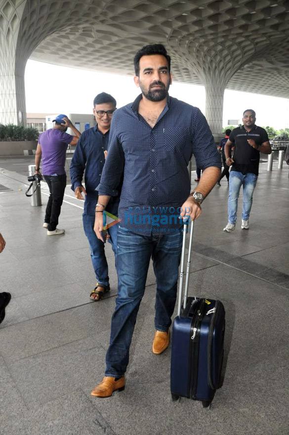ranveer singh arjun kapoor bhumi pednekar huma qureshi and others snapped at the airport4 3