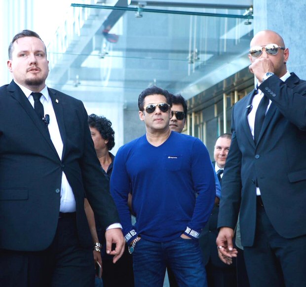 Salman Khan reunites with Dr Cabbie actor Vinay Virmani in Toronto Salman Khan reunites with Dr Cabbie actor Vinay Virmani in Toronto