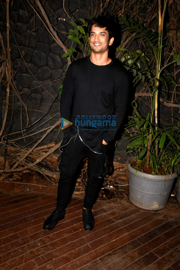 sara ali khan sushant singh rajput and others grace the film completion bash of kedarnath 4