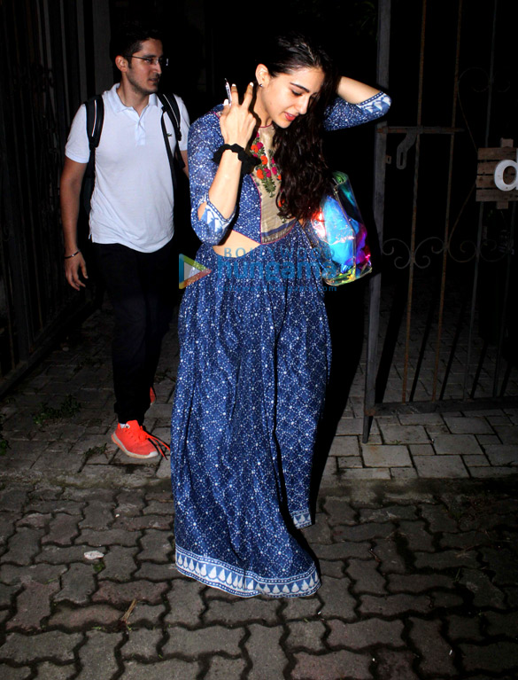 sara ali khan snapped after yoga class in bandra 4 2