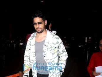 Shah Rukh Khan, Pooja Hegde, Shamita Shetty and others snapped at the airport