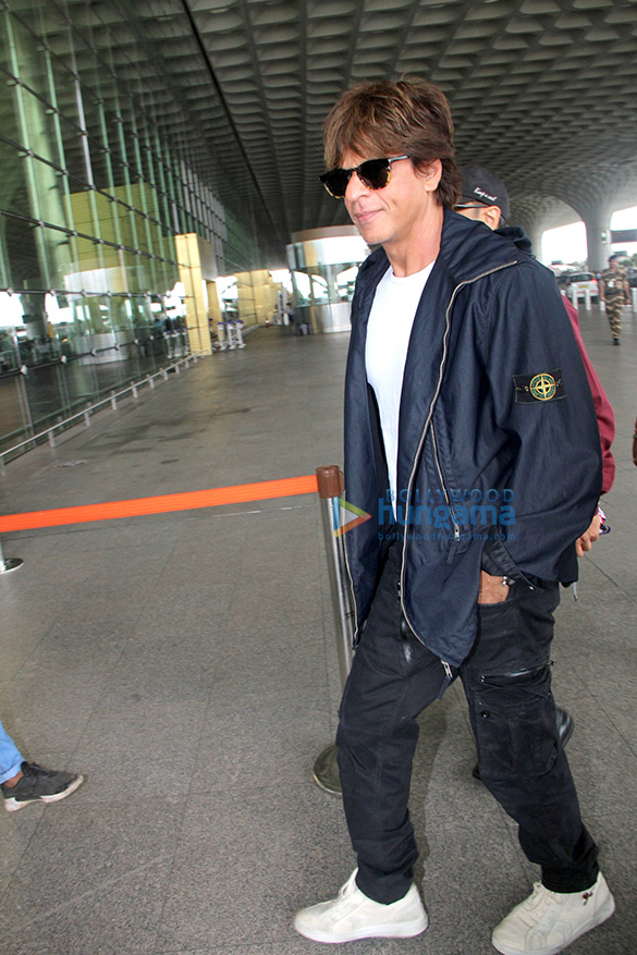 Shah Rukh Khan, Ranveer Singh, Arjun Kapoor and others snapped at the airport Shah Rukh Khan, Ranveer Singh, Arjun Kapoor and others snapped at the airport
