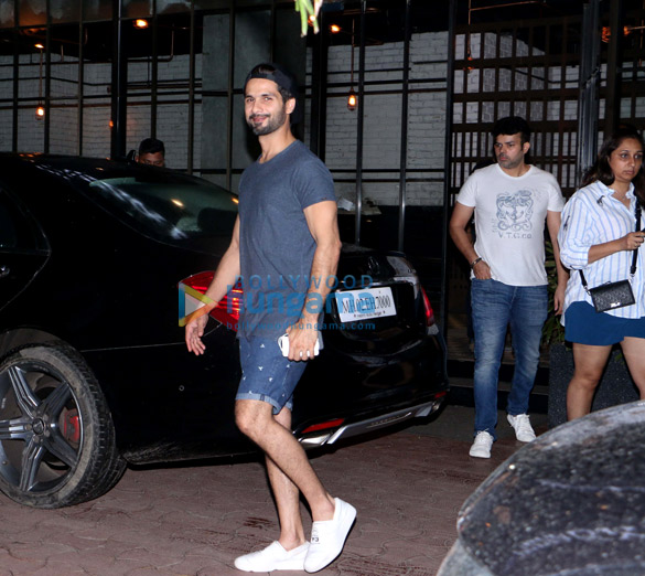 shahid kapoor and mira rajput snapped in andheri 5