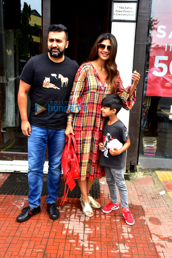 Shilpa Shetty and family spotted after lunch in Bandra Shilpa Shetty and family spotted after lunch in Bandra