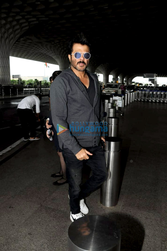 shruti haasan anil kapoor and others snapped at the airport 2