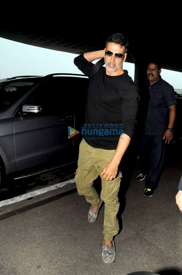 shruti haasan anil kapoor and others snapped at the airport1 1