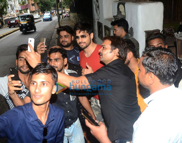 sidharth malhotra snapped at hakims aalim at khar 1
