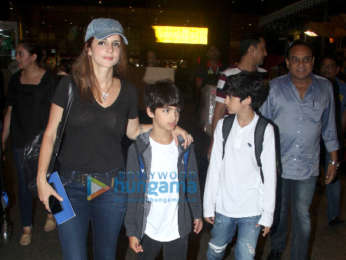 Sonam Kapoor Ahuja, Tiger Shroff and others snapped at the airport last night