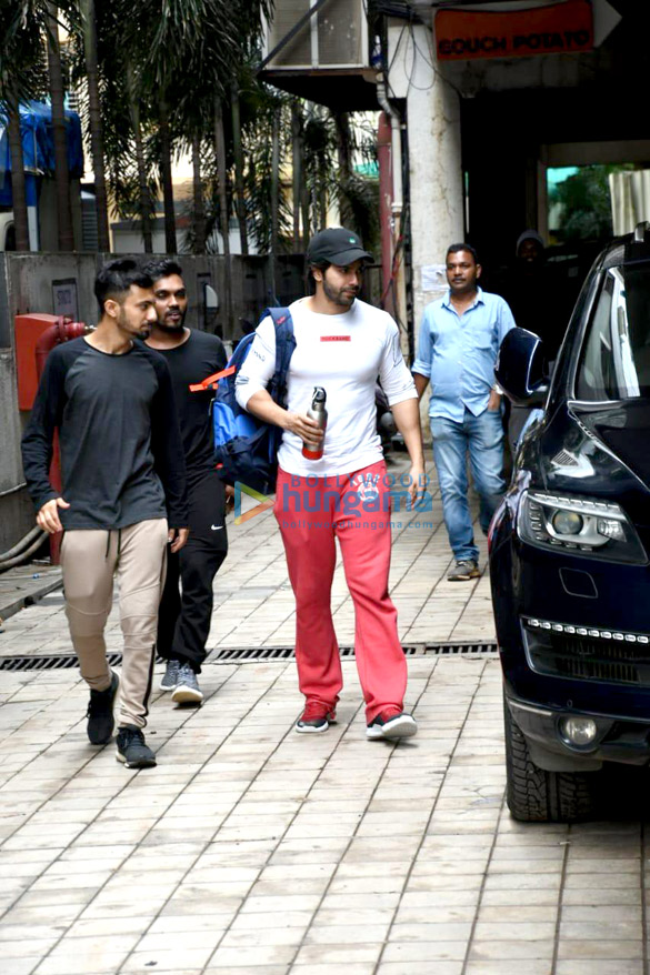 varun dhawan snapped at post rehearsals for abcd any body can dance 3 1