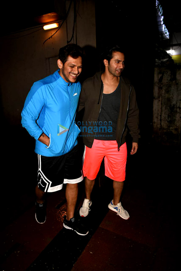 varun dhawan snapped post his gym session 1 3