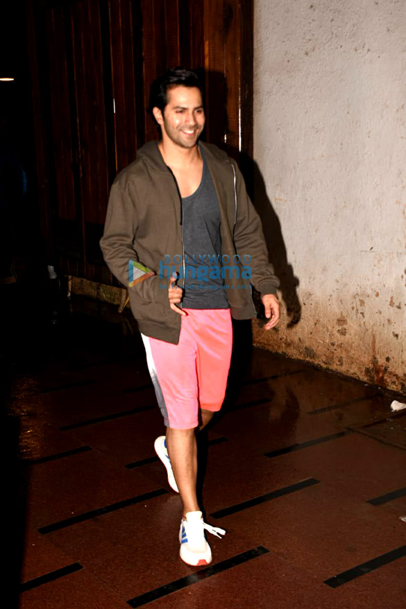 varun dhawan snapped post his gym session 2 3