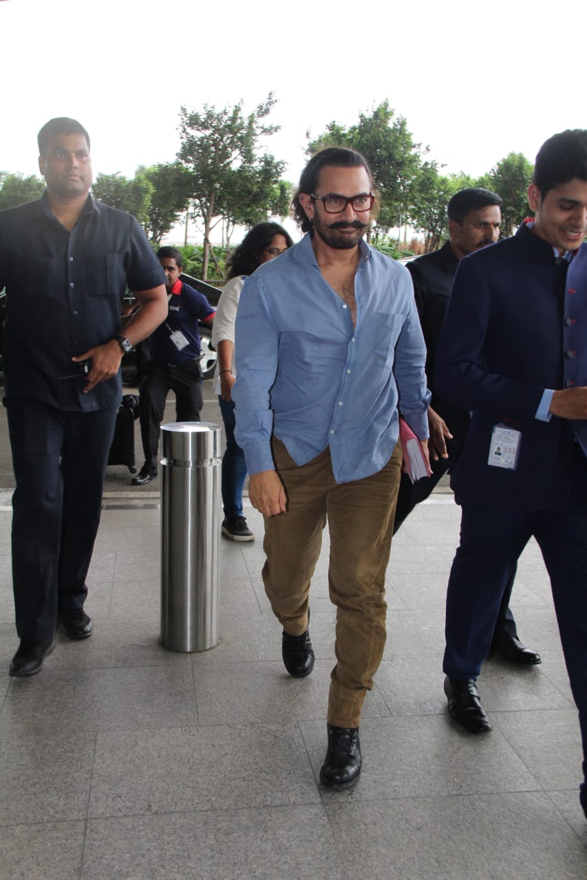 aamir khan vaani kapoor and madhur bhandarkar spotted at the airport 1
