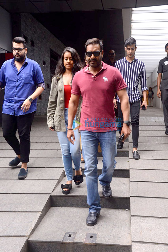 ajay devgn kajol and their daughter nysa snapped in bandra 6