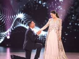 GOLD: Akshay Kumar and Madhuri Dixit recreate a special moment from their film Aarzoo on Dance Deewane