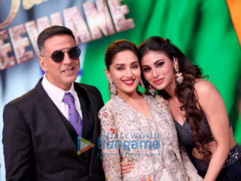 Akshay Kumar and Mouni Roy promote their film Gold on Colors Dance Deewane