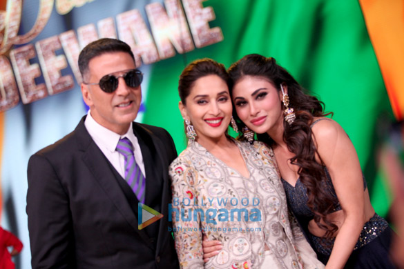 akshay kumar and mouni roy promote their film gold on colors dance deewane 5