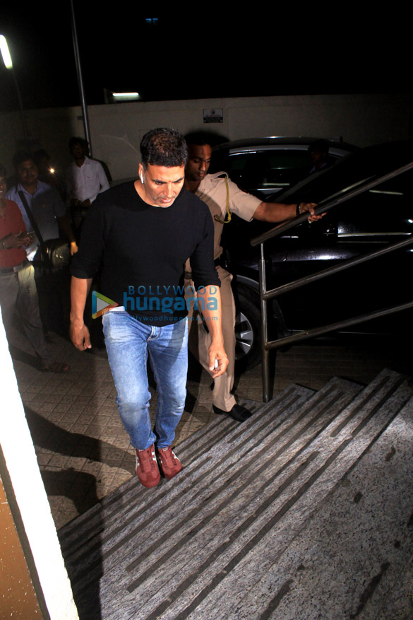 akshay kumar spotted at pvr juhu 2