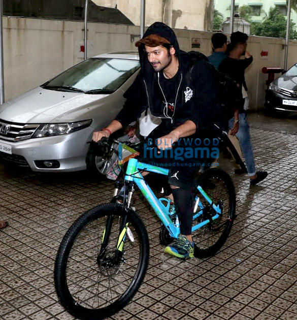 ali fazal snapped riding his bicycle in juhu 1