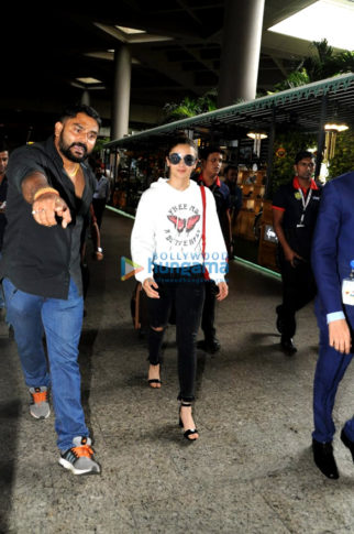 Alia Bhatt, Janhvi Kapoor and others snapped at the airport