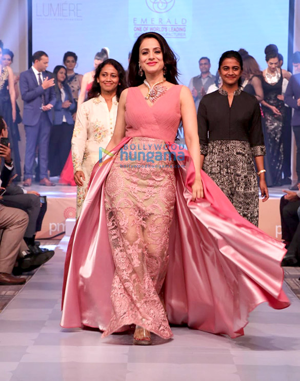 ameesha patel rimi sen and others walk the ramp at the all india gem and jewellery domestic council 6