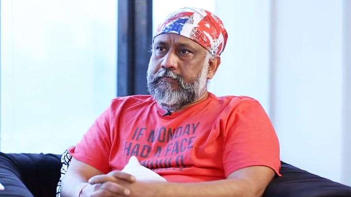 Anubhav Sinha: “I want to show SHAH RUKH KHAN Mulk but…” Anubhav Sinha: “I want to show SHAH RUKH KHAN Mulk but…”