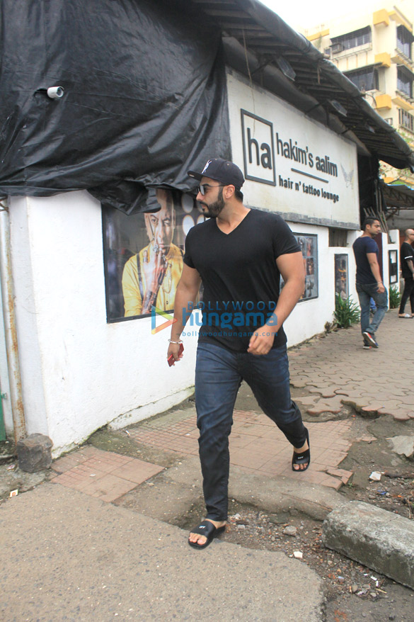 arjun kapoor spotted at hakims aalim salon in varsova 4
