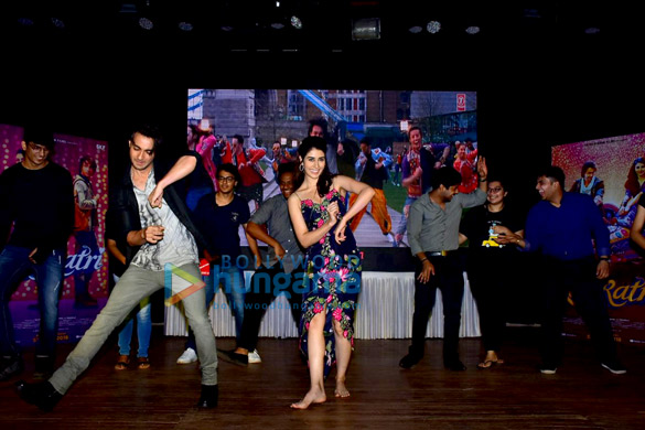 ayush sharma and warina hussain snapped promoting loveratri at national college in bandra 2