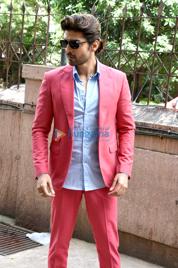 cast of paltan promote their film 4