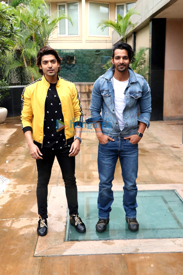 cast of paltan snapped promoting the film 4