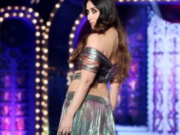 Come hail come rain, Kareena Kapoor Khan working her toned abs is the inspiration you need to hit the gym!