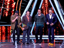 Dharmendra, Sunny Deol and Bobby Deol promote their film Yamla Pagla Deewana Phir Se on the sets of Indian Idol