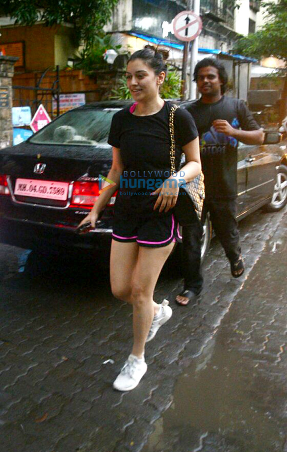 disha patani and hansika motwani snapped at bandra 6
