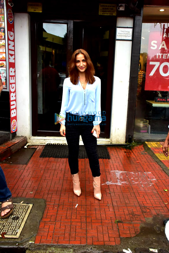 elli avram spotted at bastian in bandra 3