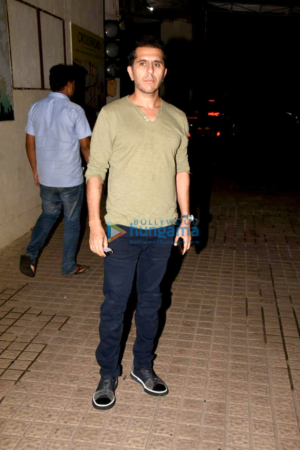 farhan akhtar and other celebs grace the special screening of gold 7