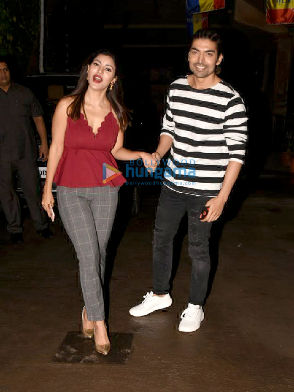 gurmeet choudhary and debina bonnerjee snapped in juhu 5