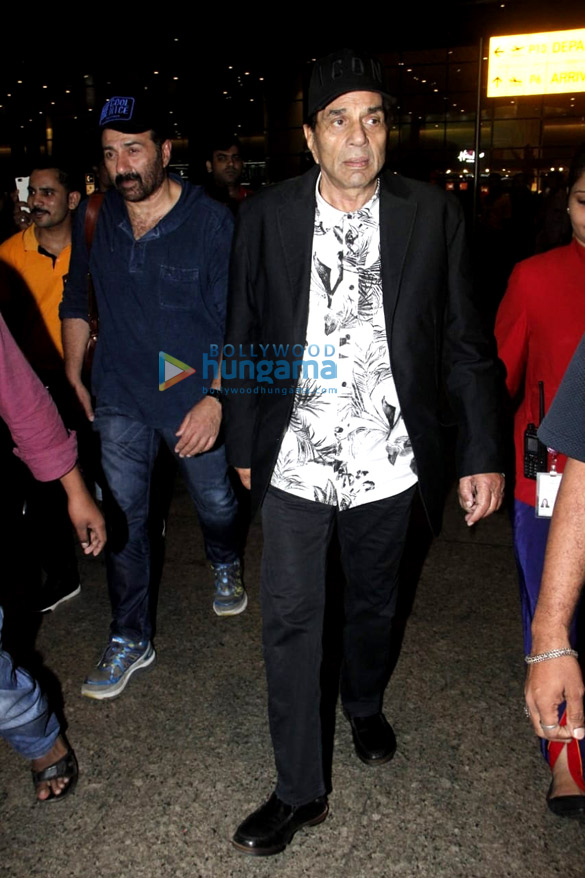 hrithik roshan sunny deol and others snapped at the airport 6