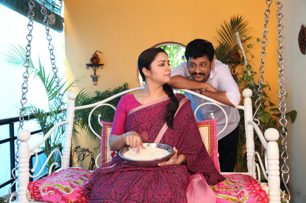 Tumhari Sulu remake: Jyothika impresses with her simplicity in Kaatrin Mozhi [see pics]