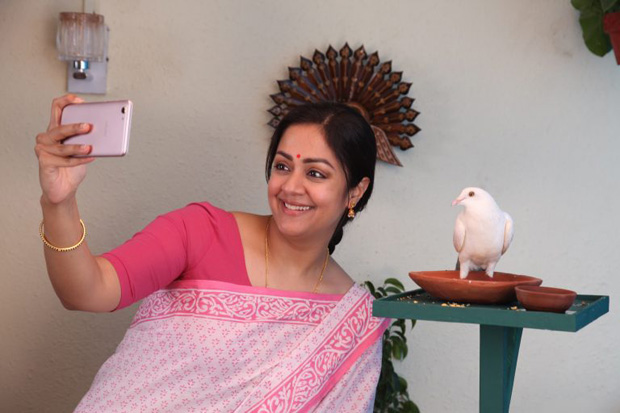 Tumhari Sulu remake: Jyothika impresses with her simplicity in Kaatrin Mozhi [see pics]