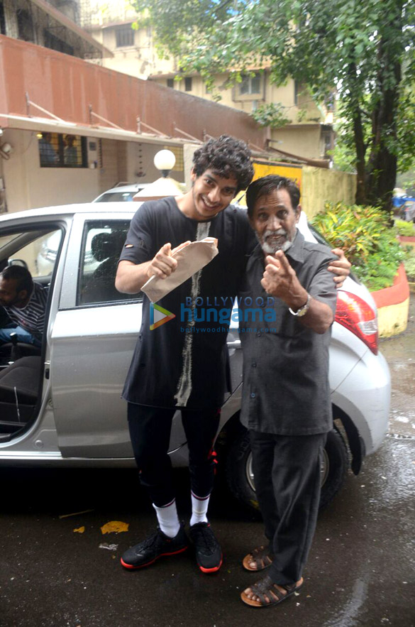ishaan khatter snapped at the matrix office in bandra 4 2