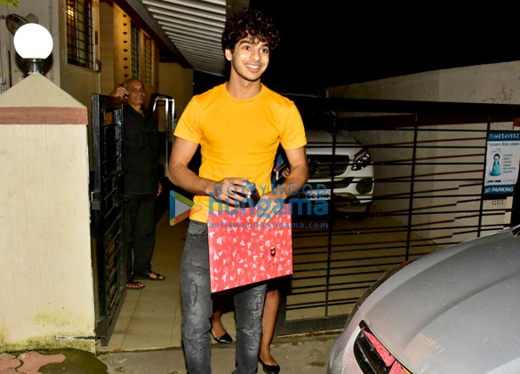 ishaan khatter snapped at the matrix office in bandra 4