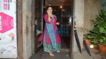 Janhvi Kapoor snapped at Pali Bhavan in Bandra